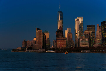 Fototapeta na wymiar Manhattan skyline al tramonto
