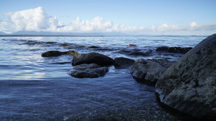 Sonniger Morgen am Chiemsee in Bayern
