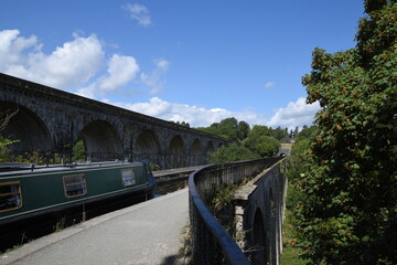 chirk aqueduct and viaduct alongside each other