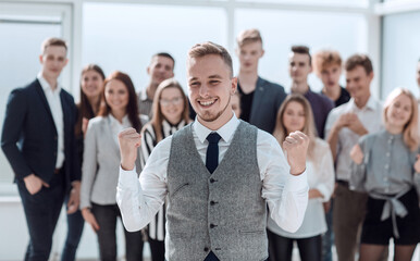 Fototapeta premium happy leader standing in front of the business team