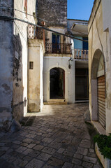 Fototapeta na wymiar Un tipico vicolo di Corigliano d'Otranto, borgo del Salento in Puglia