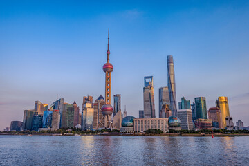 Naklejka premium Shanghai Central are skyscrapers at dusk.