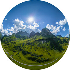 Little Planet-Darstellung der alpinen Landschaft am Flexenpass nahe Zürs, freigestellt