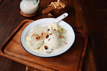 Vanilla ice cream, ingredients to add deliciousness, Thai style