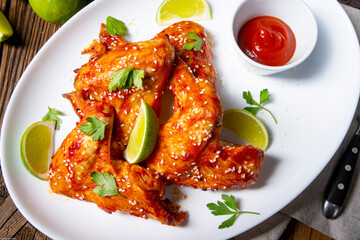 chicken wings with potato wedges and sezam.