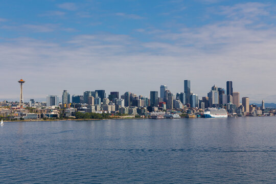 Seattle skyline with cruise ship and Space Needle.