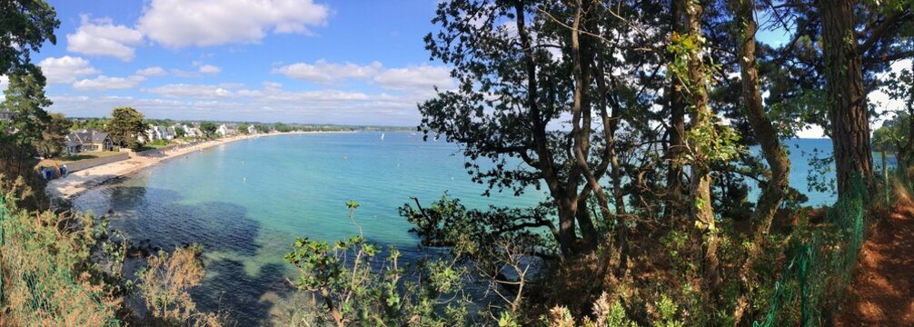 sur le chemin c&ocirc;tier de Cap-Coz &agrave; Fouesnant en Finist&egrave;re Cornouaille Bretagne France	