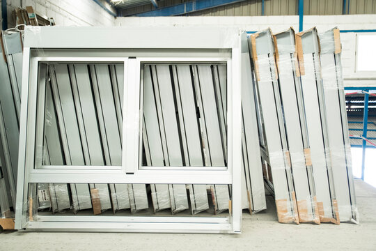 Industria carpinter&iacute;a met&aacute;lica, trabaja a contra reloj, a pesar de la subida de materiales