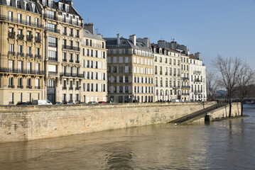 Fototapeta na wymiar Seine en crue à Paris. France