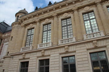 Fototapeta na wymiar french national library (bnf richelieu) in paris (france)