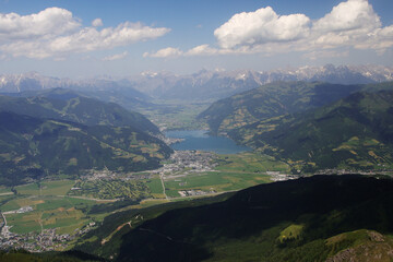 Fototapeta premium The view from Imbachhorn mountain to Zell am See valley, Austria