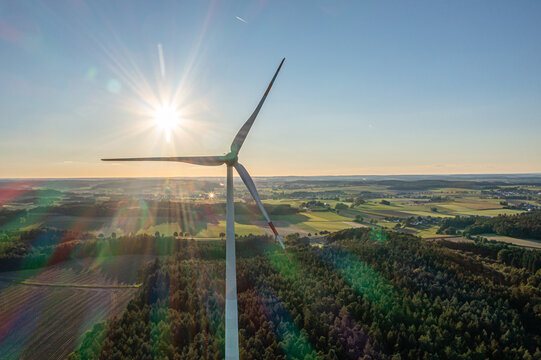 Windenergie in der bayrischen Landschaft 
