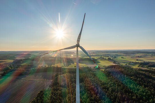 Windenergie in der bayrischen Landschaft 