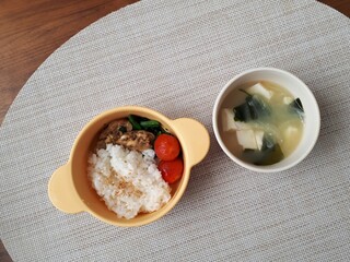 豆腐の味噌汁とごはんの離乳食