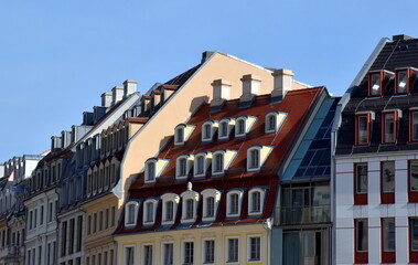 Fototapeta premium Häuser mit vielen Dachgauben Dresden