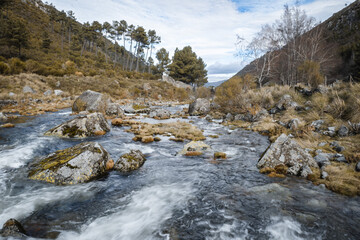 Rio zêzere na zona de manteigas na Serra da estrela.