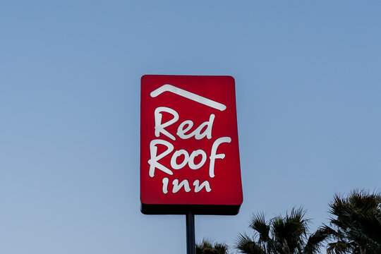 Baton Rouge,  Louisiana, USA- February 12, 2022: A Red Roof Inn Logo Pole Sign With Blue Sky In The Background At Dusk. Red Roof Inn Is An American Economy Hotel Chain. 