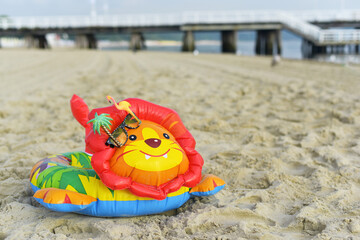 Beach vacation. Circle with glasses.