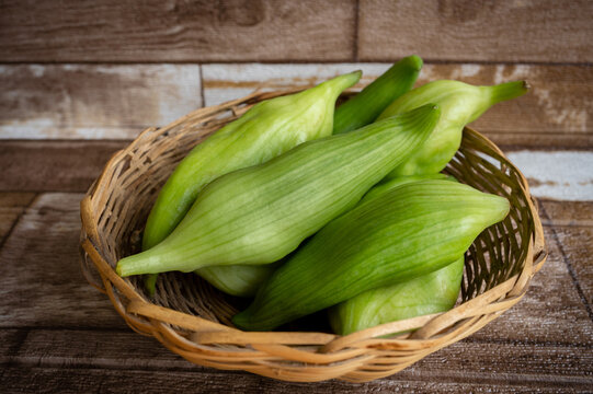 Caigua in wicker basket. Cylanthera pedata.