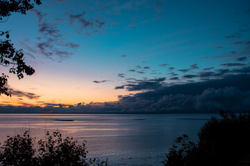 Paysage pr&egrave;s de l'eau