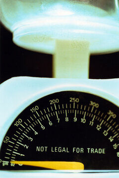 Details of white retro kitchen scale - Not legal for trade