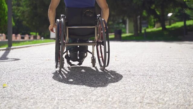 Movement of wheelchair in slow motion.
He rotates the wheelchair in slow motion.
