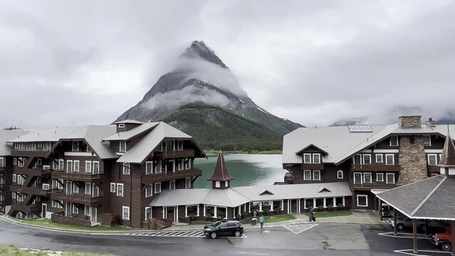 Many Glacier Hotel