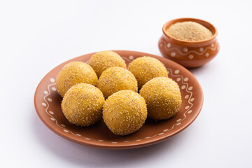 Khas khas besan laddu or poppy seeds and chickpea flour laddo or laddoo