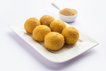 Khas khas besan laddu or poppy seeds and chickpea flour laddo or laddoo
