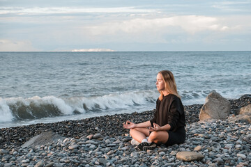 sport fit outdoor sea.girl goes sports,fitness,yoga seashore.Meditation, relaxation, mental health.Active lifestyle, self-care, health.Wellness.Fit nature.myofascial release workouts tracking fitness