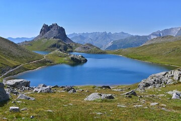 Lac de montagne dans les Alpes
