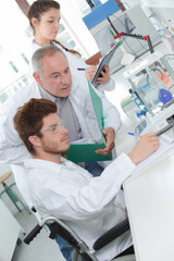 Obraz premium students using modern technology tools during class