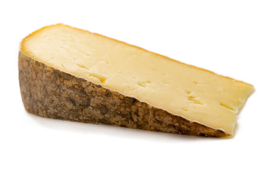 Fetta di delizioso formaggio orobico, tipico formaggio delle valli bergamasche a base di latte vaccino, 