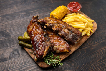 Grilled ribs with barbecue sauce and ketchup	
