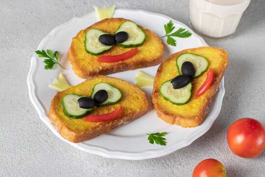 Frog-shaped croutons with cucumber, tomato and black olives - creative breakfast idea for kids