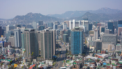 Fototapeta na wymiar Seoul city view from the mountain 
