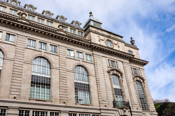 Fototapeta na wymiar Architecture on Piccadilly in London, UK