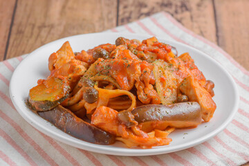 茄子と鶏肉のトマトパスタ