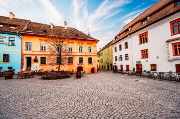 Sighisoara, Transylvania, Romania with famous medieval fortified city and the Clock Tower built by Saxons. Turnul cu ceas - obrazy, fototapety, plakaty