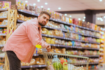 the guy makes purchases in the supermarket, the concept of shopping