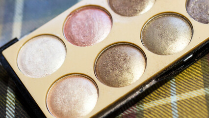 Glitter gold eye shadow so close