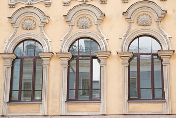 View of the facade of the house with windows.