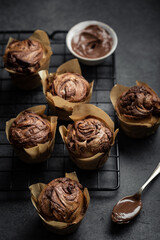 Petits gâteaux muffins fait maison au coeur coulant chocolat noisette pâte à tartiner
