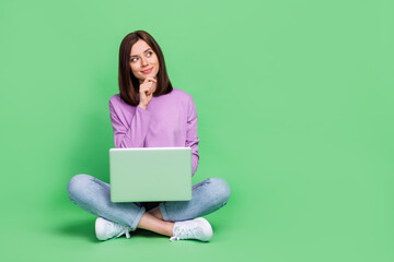 Full size photo of young attractive gorgeous nice pretty woman hold laptop sitting touch chin...
