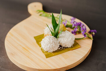 Onde-onde is one of the traditional foods of the Bugis-Makassar community that must be present in the thanksgiving ritual.