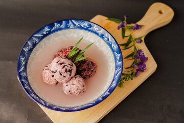 Fermented sticky rice to produce a sweet taste. This food is often called Tapai or Tape.