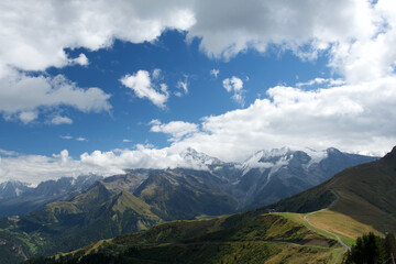 Magnificent panorama of the Massif du Mont Blanc with in the foreground a hiking trail