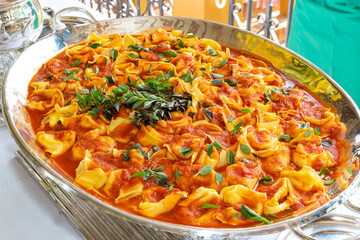 Mesa com comidas Salgadas Bufey