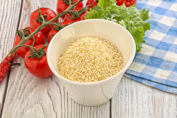 Raw sesame seeds in the bowl