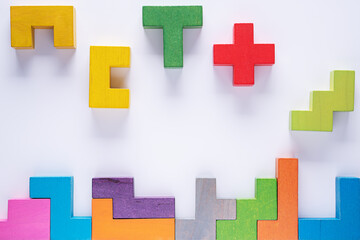 Obraz premium Top view on colorful wooden blocks folding on white background.